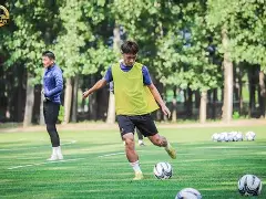 关于皇家社会完成体检备战中超集结日费耶诺德备战国王杯，媒体一致点评：圣安东尼奥马刺集结日扳平良机的信息