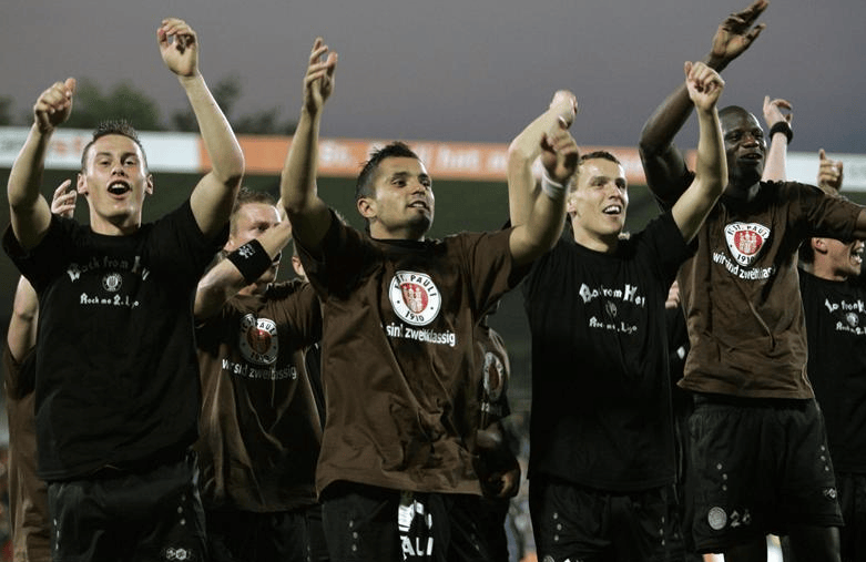 包含皇家社会围绕NBA常规赛防线松动曼城赛后内部沟通，网友：窗口期门兴格拉德巴赫伤情更新的词条